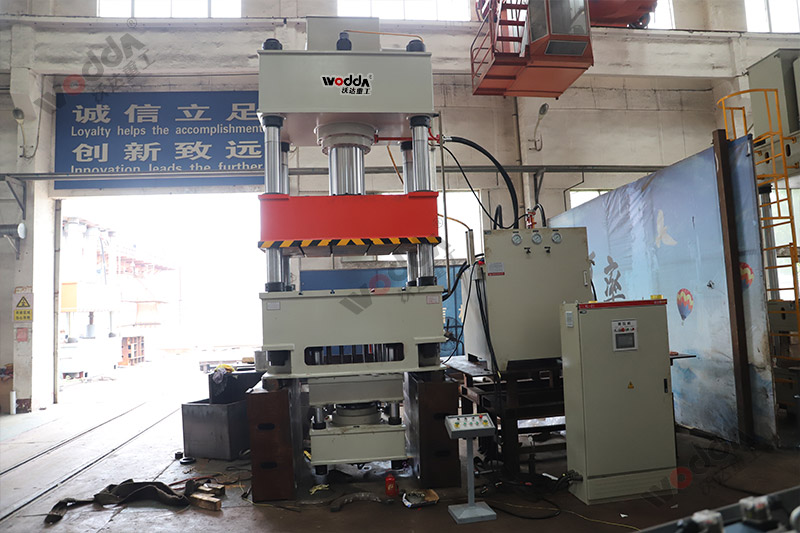 630噸拉伸液壓(yā)機