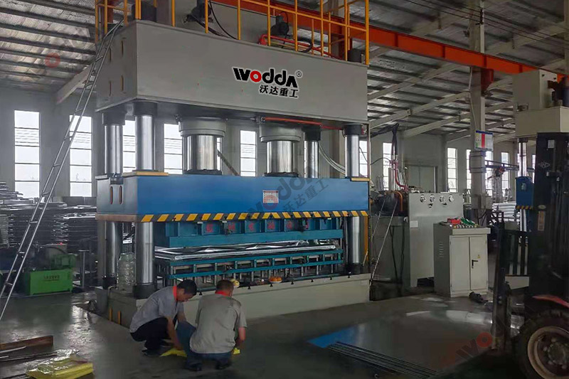 1000噸不鏽(xiù)鋼水箱闆拉(la)伸液壓機_1000T雙(shuang)缸四柱拉伸(shēn)機