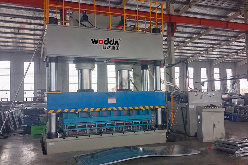 1000噸不鏽鋼水(shui)箱闆拉伸液(ye)壓機_1000T雙缸四(sì)柱拉伸機