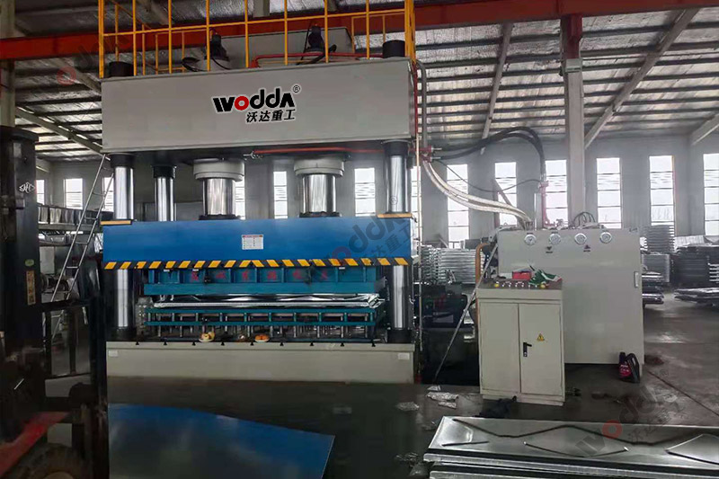 1000噸(dun)不鏽鋼水箱(xiang)闆拉伸液壓(yā)機_1000T雙缸四柱(zhu)拉伸機