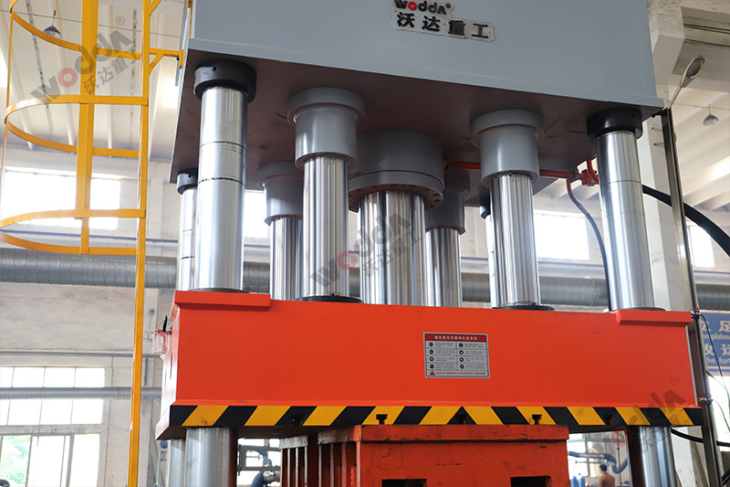 快速(sù)封頭液壓機_1000噸(dun)封頭拉伸機