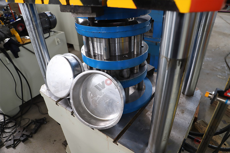 100噸電機端蓋拉(lā)伸液壓機_100T四柱(zhu)拉伸液壓機