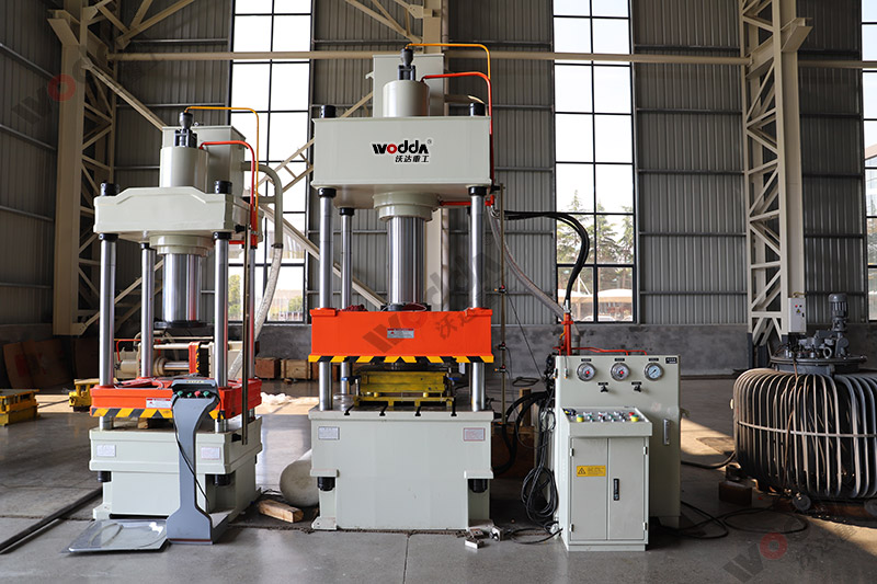 200噸不鏽(xiu)鋼蓋闆拉伸液(ye)壓機