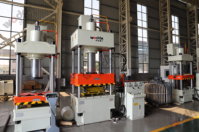 200噸不鏽鋼蓋(gài)闆拉伸液壓機(ji)