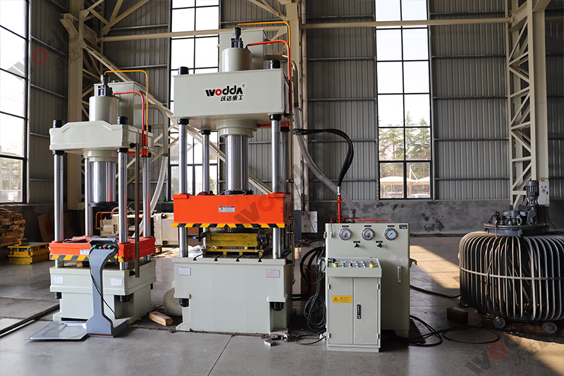 200噸不鏽鋼蓋(gài)闆拉伸液壓機(ji)