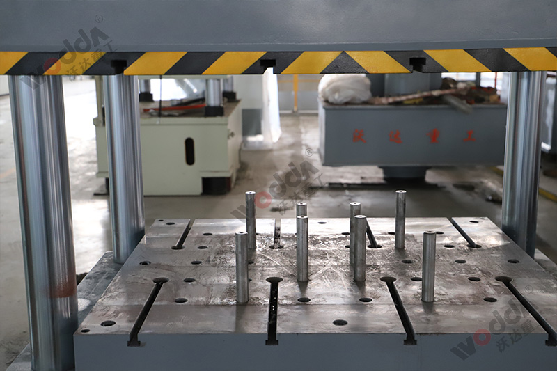 250噸(dun)拉伸機工作台