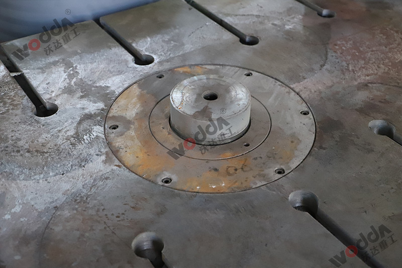 630噸拉伸液(ye)壓機下頂缸(gang)