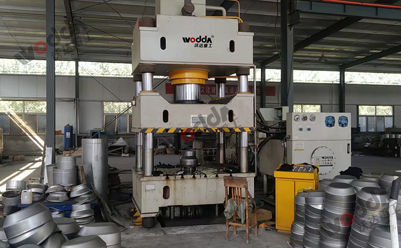 500噸不鏽(xiu)鋼封頭拉(la)伸液壓機(jī)