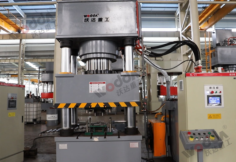 全自(zì)動630噸礦用錨(mao)杆托盤液壓(yā)機