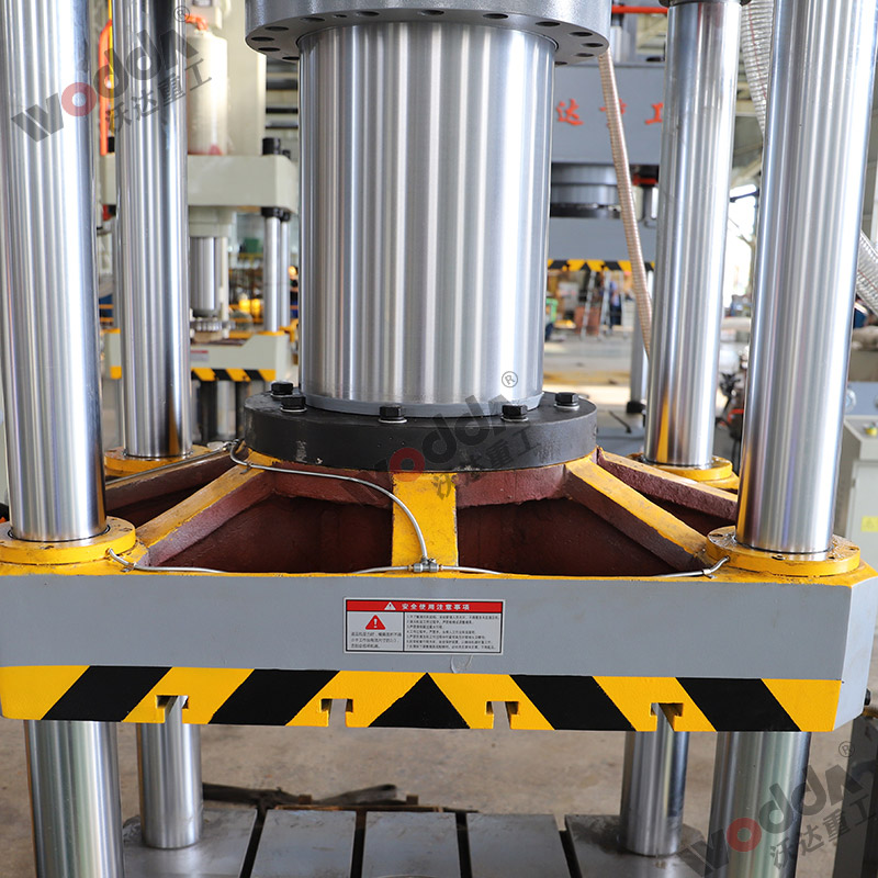 315噸拉伸液壓機(ji)油缸