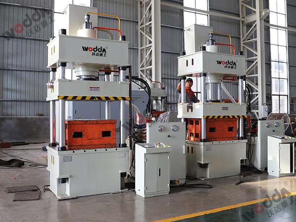 200噸(dūn)四柱拉伸液壓機(jī)