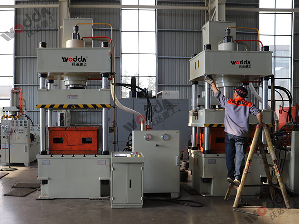 200噸四柱拉伸液(yè)壓機