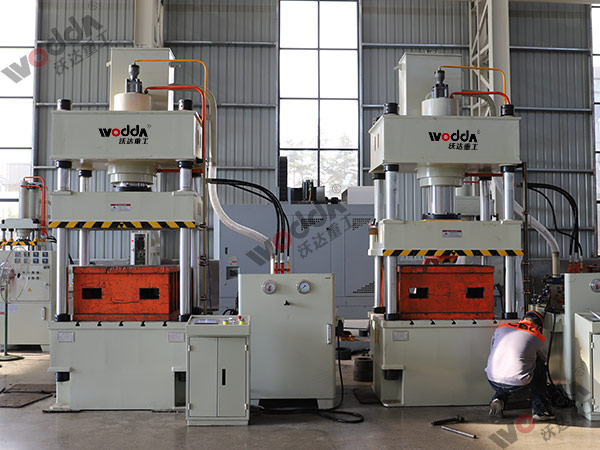 200噸四柱拉(la)伸液壓機