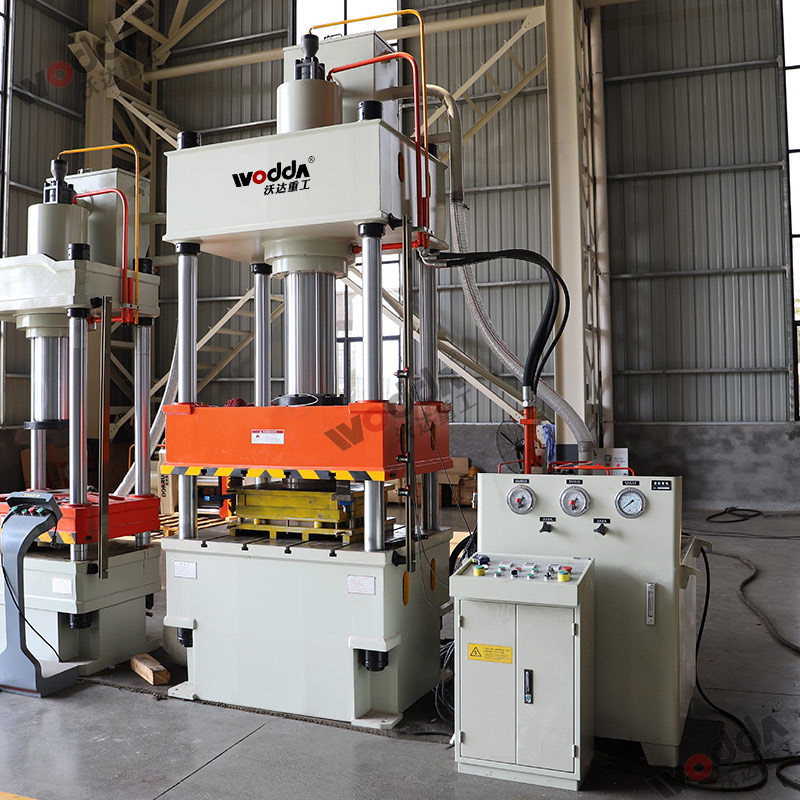 不鏽鋼闆(pan)材拉伸機(jī)