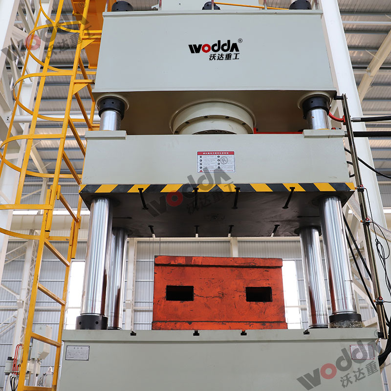 500噸(dun)四柱液壓(yā)機_多頂杆(gǎn)拉伸液壓(yā)機