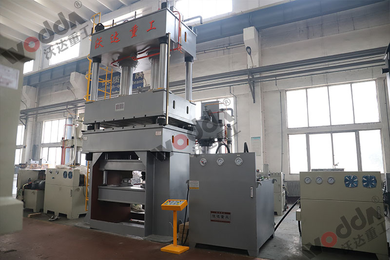 不(bú)鏽鋼托(tuō)盤拉伸(shen)液壓機(ji)