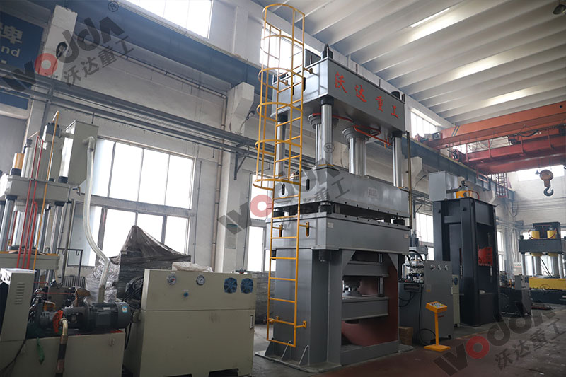 不鏽鋼(gāng)托盤拉(lā)伸液壓(ya)機