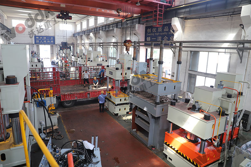 不(bu)鏽鋼托(tuo)盤拉伸(shen)液壓機(ji)裝車發(fa)貨