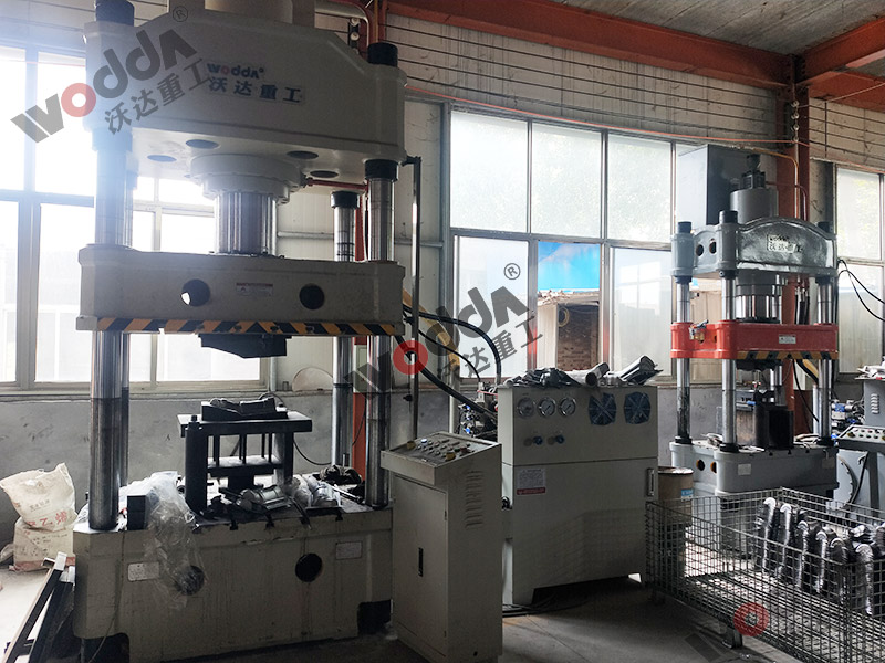 薄闆拉(la)伸液壓機