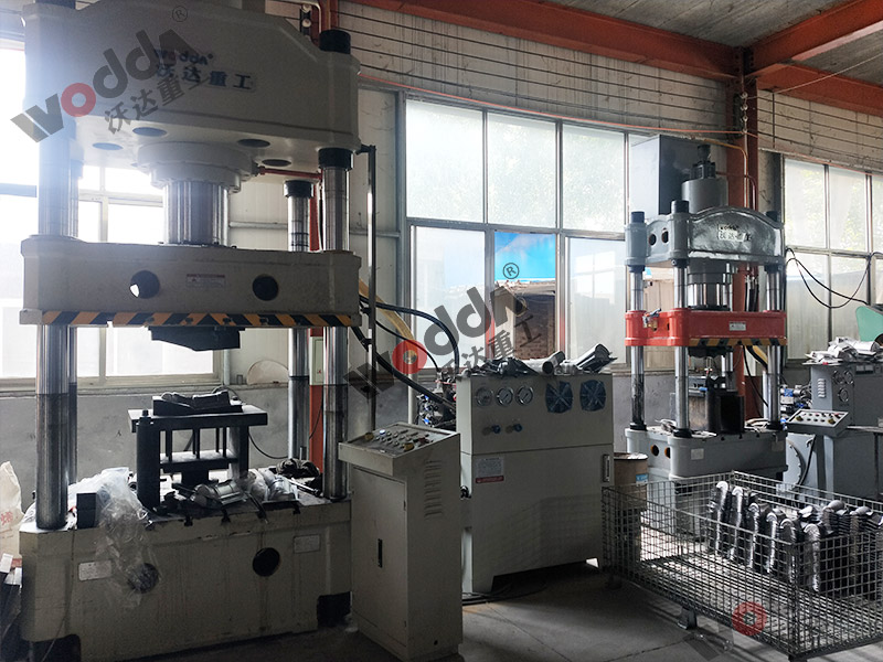 薄闆拉(la)伸液壓機