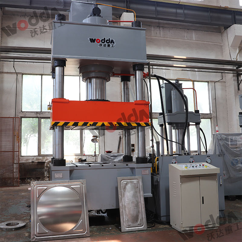 500噸不鏽(xiu)鋼水箱(xiāng)成型液(yè)壓機