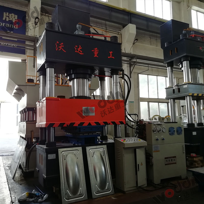 400噸不鏽鋼水(shui)箱拉伸液壓(yā)機