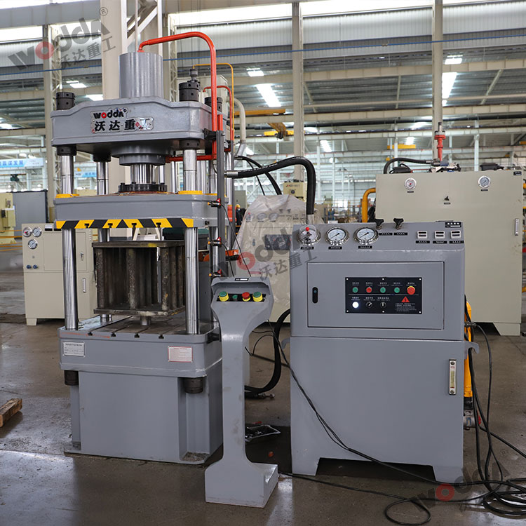 100噸四柱(zhu)液壓機