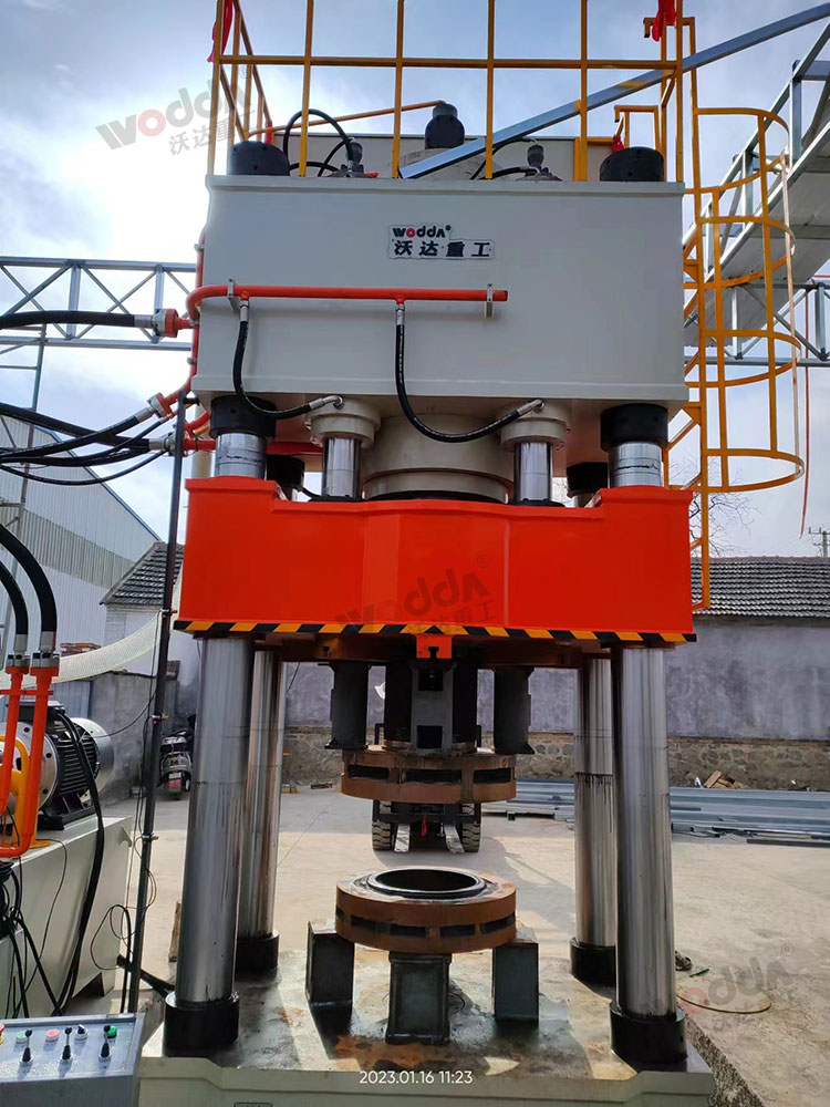 800噸封頭(tóu)拉伸液(ye)壓機