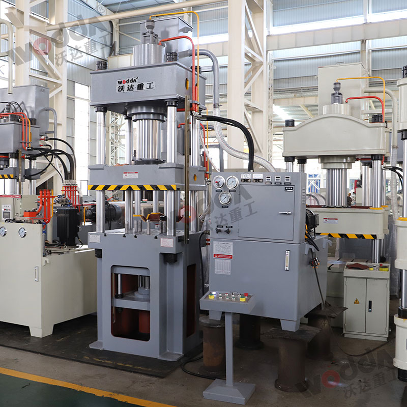 200噸(dūn)金屬薄闆拉(lā)伸液壓機