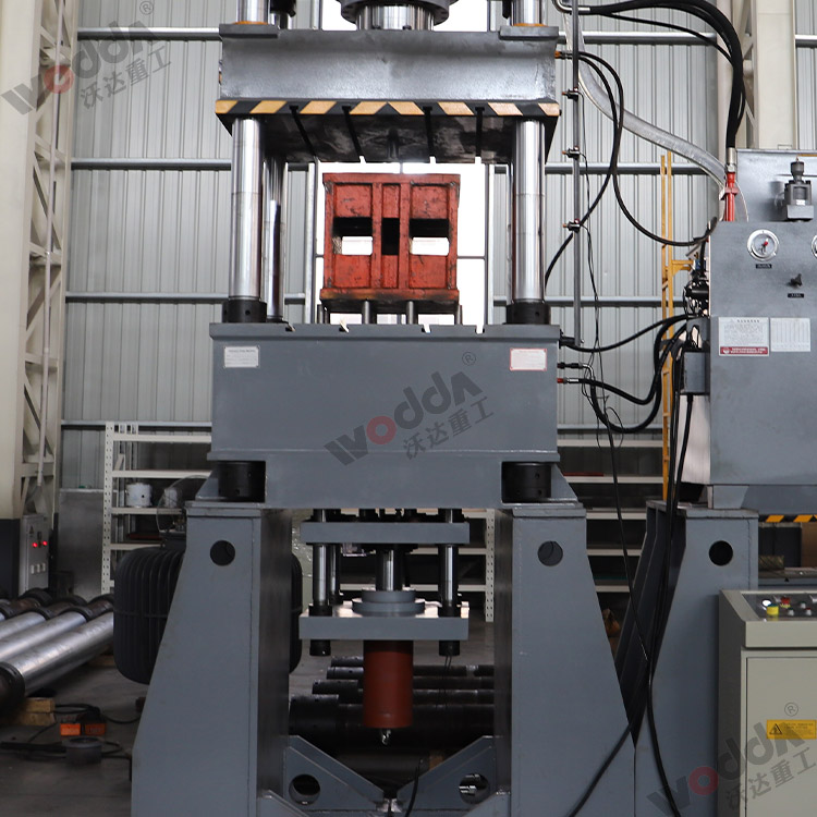 400噸液壓機(ji)（多頂杆）