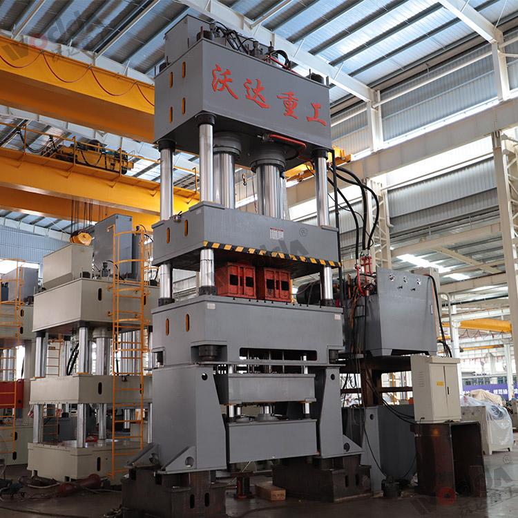 1000噸(dūn)液壓墊(niàn)（多頂杆(gan)）拉伸液(yè)壓機（圖(tú)3）