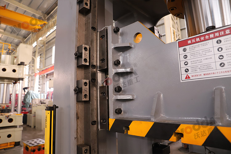 315噸框架式(shi)液壓機（導軌(guǐ)）