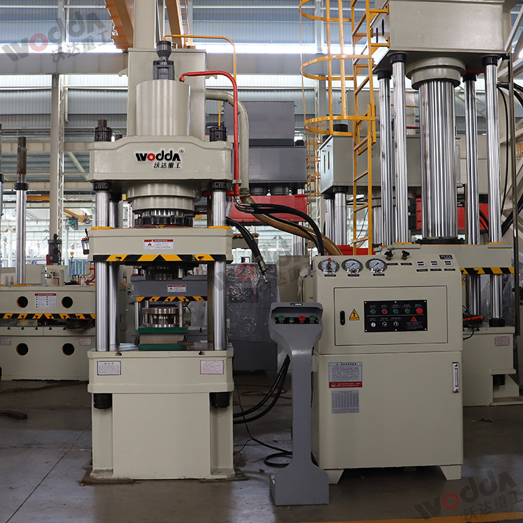 200噸(dun)下頂缸式拉(la)伸液壓機整(zhěng)機（圖1）