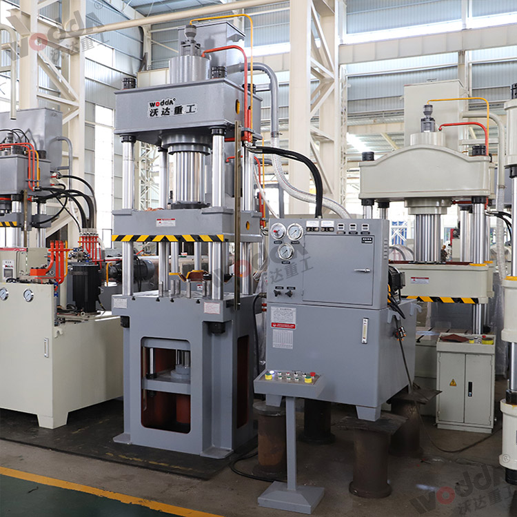 200噸(dūn)多頂杆拉伸液(yè)壓機（圖1）