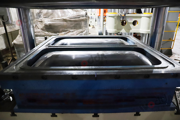 拉伸水箱模具(ju)