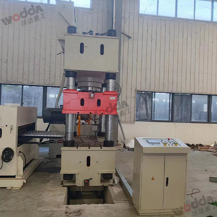 500噸(dūn)液壓拉伸(shen)機客戶現(xiàn)場