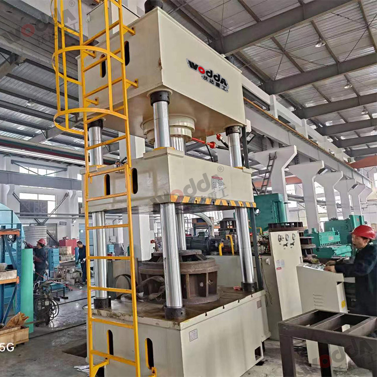 315噸汽(qì)車配件拉(lā)伸液壓機(ji)（圖3）