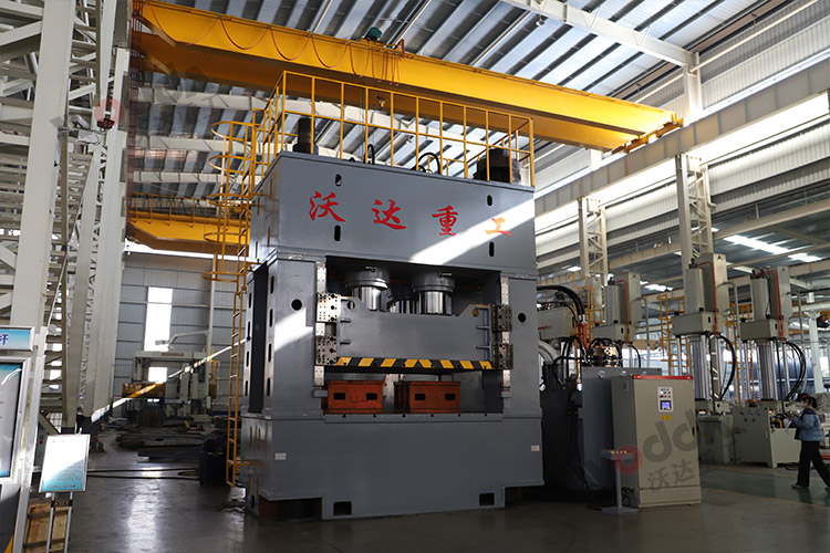 2000噸(dūn)框架液(yè)壓機（圖(tu)2）