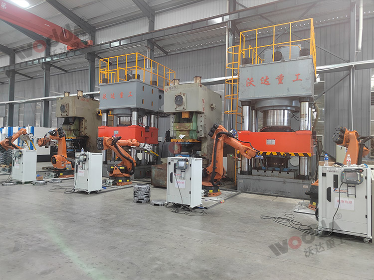 2000噸(dun)汽車離合器(qì)外殼拉伸液(ye)壓機客戶現(xiàn)場