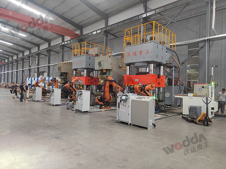 2000噸(dūn)汽車離合器(qi)外殼拉伸液(ye)壓機加工現(xian)場