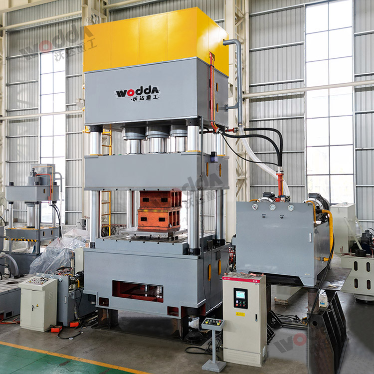 1500噸三梁四柱(zhù)液壓機