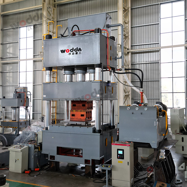 1500噸多頂(dǐng)杆拉伸(shēn)液壓機(ji)側視圖(tú)