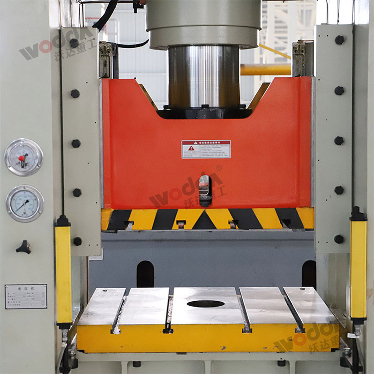 200噸(dūn)框架式液(yè)壓機(活塞(sai)與工作台(tai)).jpg 200噸框架式(shi)液壓機(活(huó)塞與工作(zuo)台).jpg