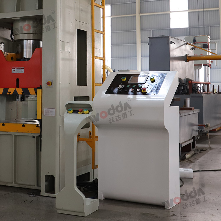 200噸框架(jia)式液壓機(jī)(移動控制(zhì)台與電氣(qi)面闆).jpg 200噸框(kuàng)架式液壓(yā)機(移動控(kòng)制台與電(dian)氣面闆).jpg