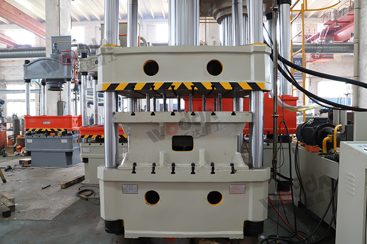 315噸(dūn)拉伸液壓機（上置(zhì)液壓墊3）