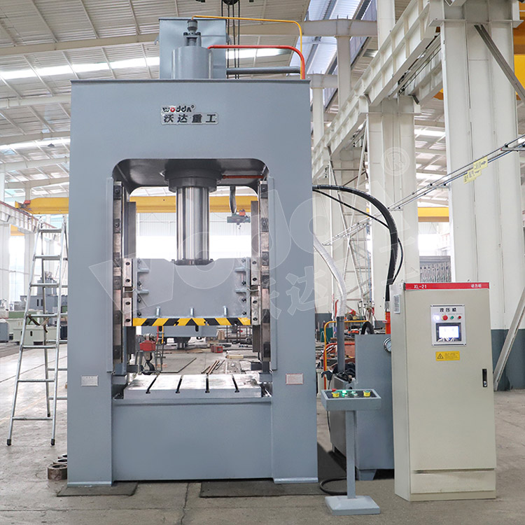 250噸框架式拉伸(shēn)液壓機（圖1）