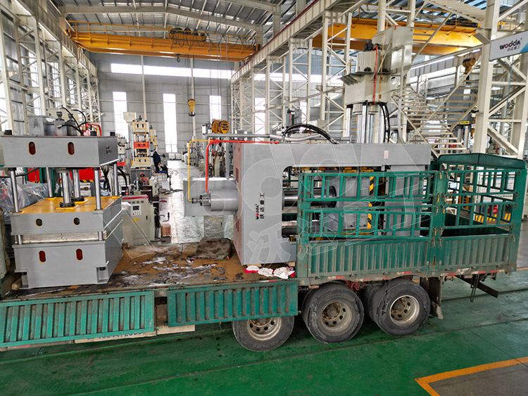 250噸(dūn)框架式拉伸液(ye)壓機發貨