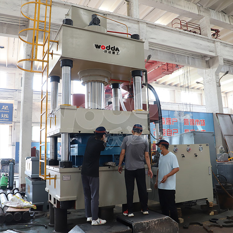 500噸不(bu)鏽鋼水箱液(yè)壓機（圖1）