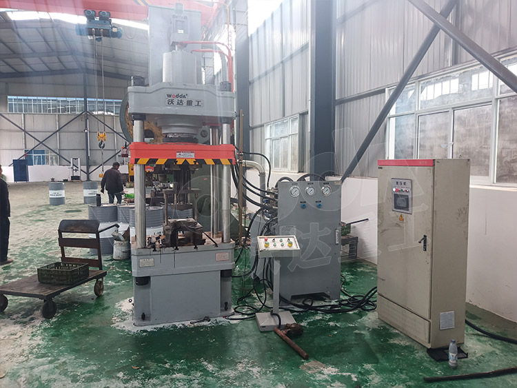 200噸(dun)封頭拉(la)伸液壓(yā)機（圖3）