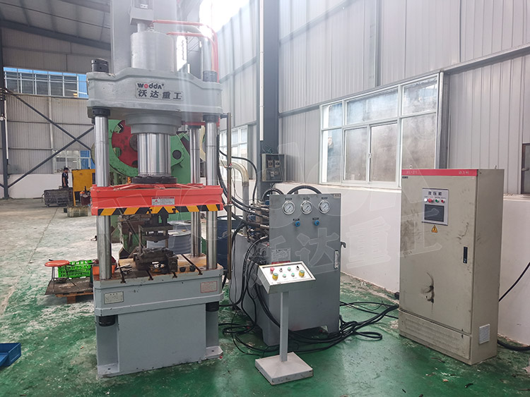 200噸(dun)封頭拉(la)伸液壓(ya)機（圖4）